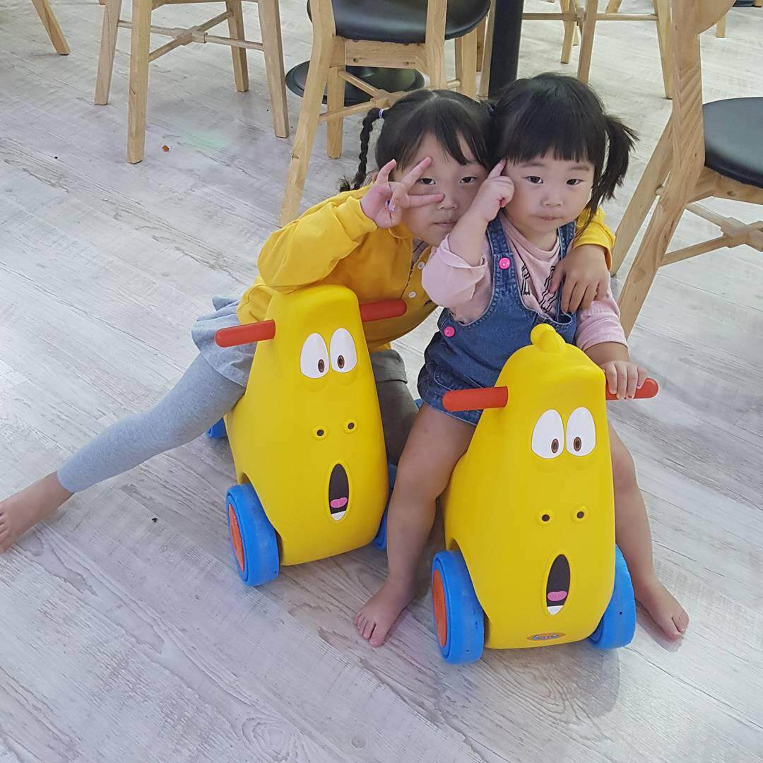 New children's scooter 3-year-old baby's car j toy car children laugh bug twist four-wheel car