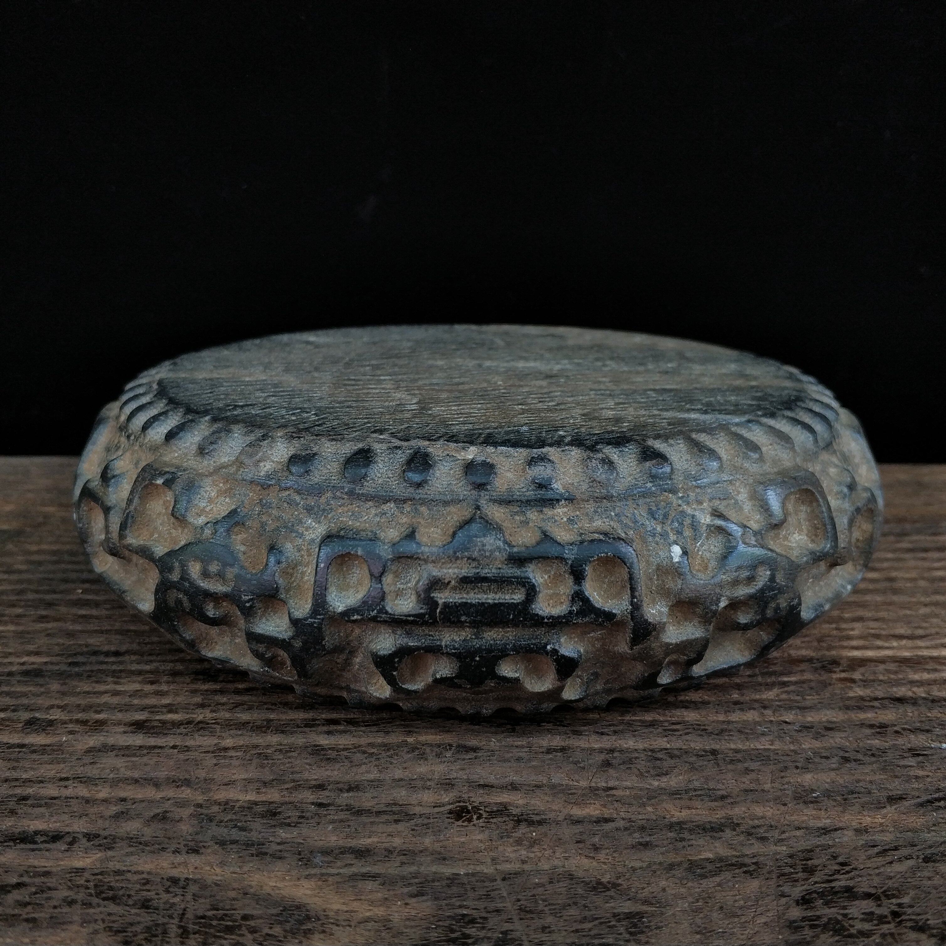 Black Qingshi Stone Drum Stone Carving Town Paper Stone Lion Ink Stone Lions Ink-ink Animals Absorbing Veterinary Tea House Tea House Living-room Tea Mat Case Head Swing Piece