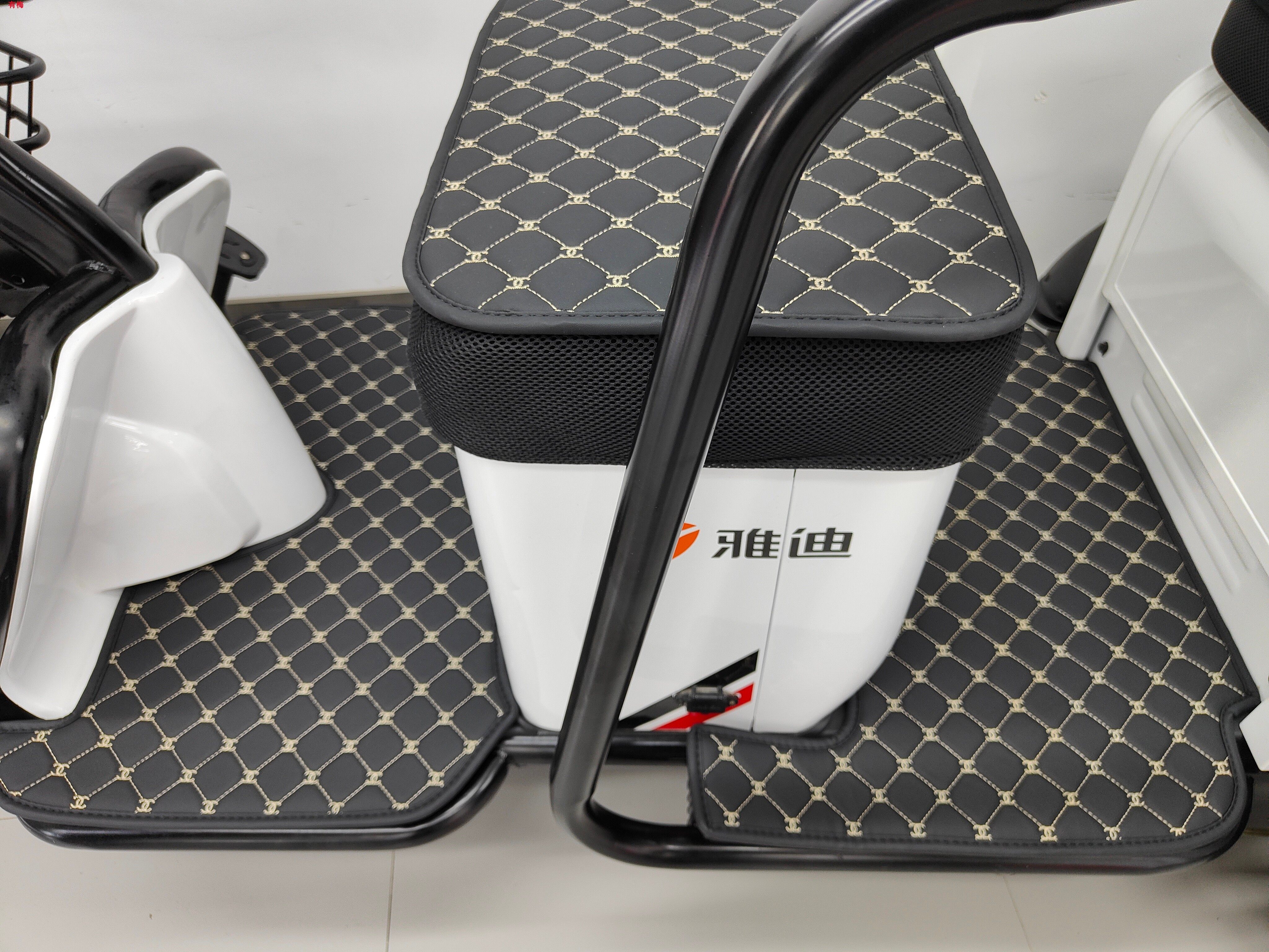 Yadi loves ma new day Grand Antai Suzuki Emeida small bird electric tricycle cushion cover with foot cushion set to be waterproof