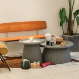 Nordic Creative INS Coffee Lake Late Маленькая квартира Современный минималистский круглый диван рядом с несколькими пластиковыми короткометражными кровати