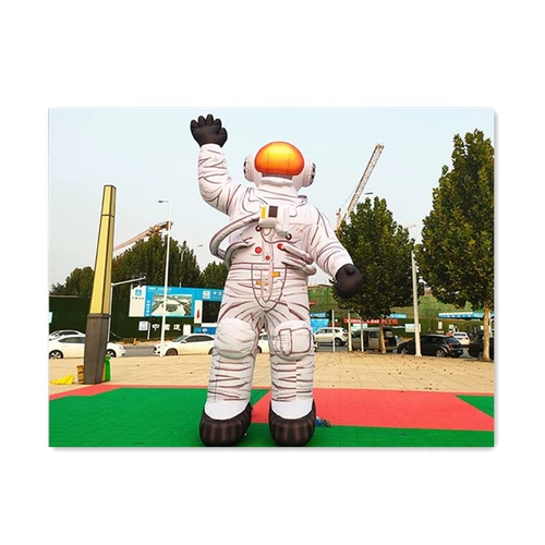 Космический космический корабль, надувной космонавт