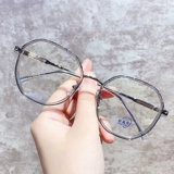 Очки миопии женщины могут быть оснащены большими круглыми гранями, тонкими винтивыми артефактами осциллографа, корейской версией корейского прилива мужчины