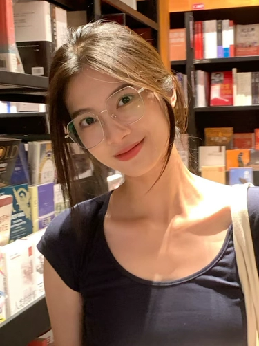 Ультра-световые чистые титановые очки миопия женский стиль может быть сопоставлен с большим лицом и слабым, не лишенным, анти-голубо