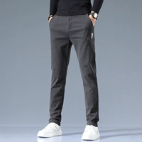 Темно -серой