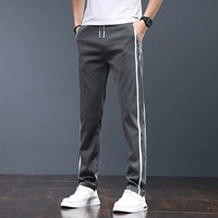 Темно -серой