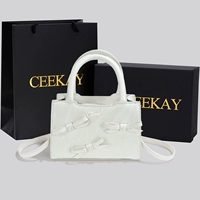 Белая коробка, подарок на день рождения