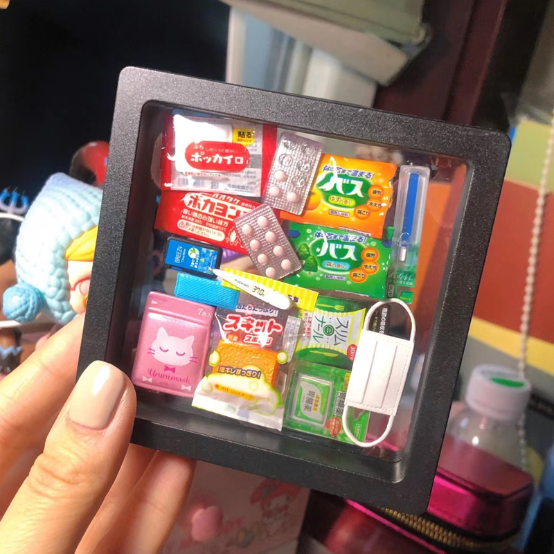 Food Play Display Case Transparent Plastic Dust-Proof Blind Box Model Bubble Mater Toy Display Photo Frame Building view containing shelf