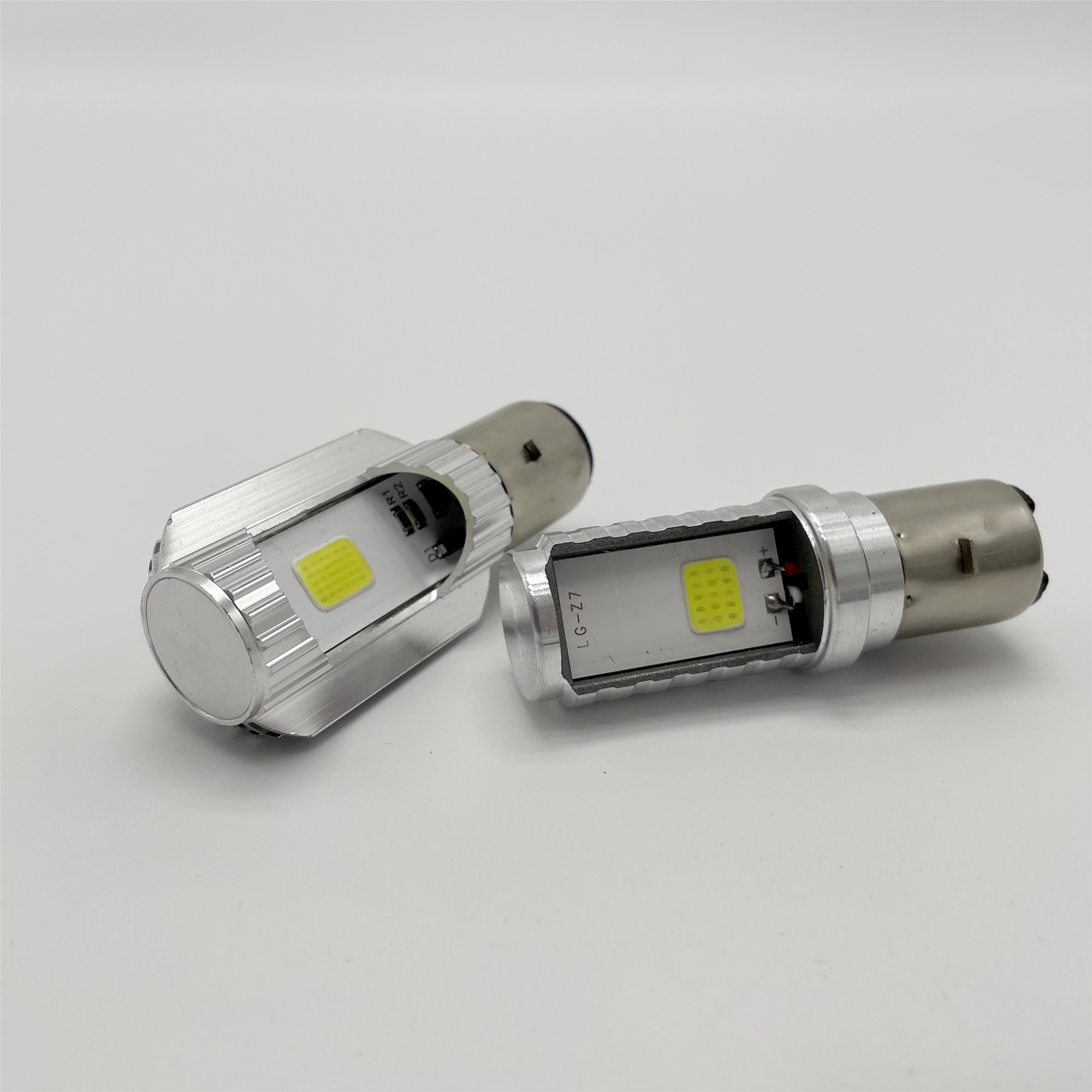 Motorcycle Accessories 35W Front Headlight Bulb Halogen Dual-Claw Led High Brightness White Light Anti-Glare S2 Headlight Lamp Bead