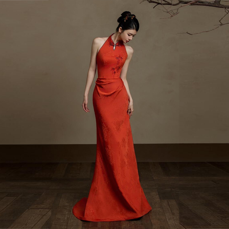 New Chinese-Style Toast Dress for the Bride, Halter Neck, Fishtail, Vintage Engagement Cheongsam, Slimming, Unique and Stunning Engagement Homecoming Dress New Chinese-Style Toast Dress for the Bride, Halter Neck, Fishtail, Vintage Engagement Cheongsam, Slimming, Unique and Stunning Engagement Homecoming Dress
