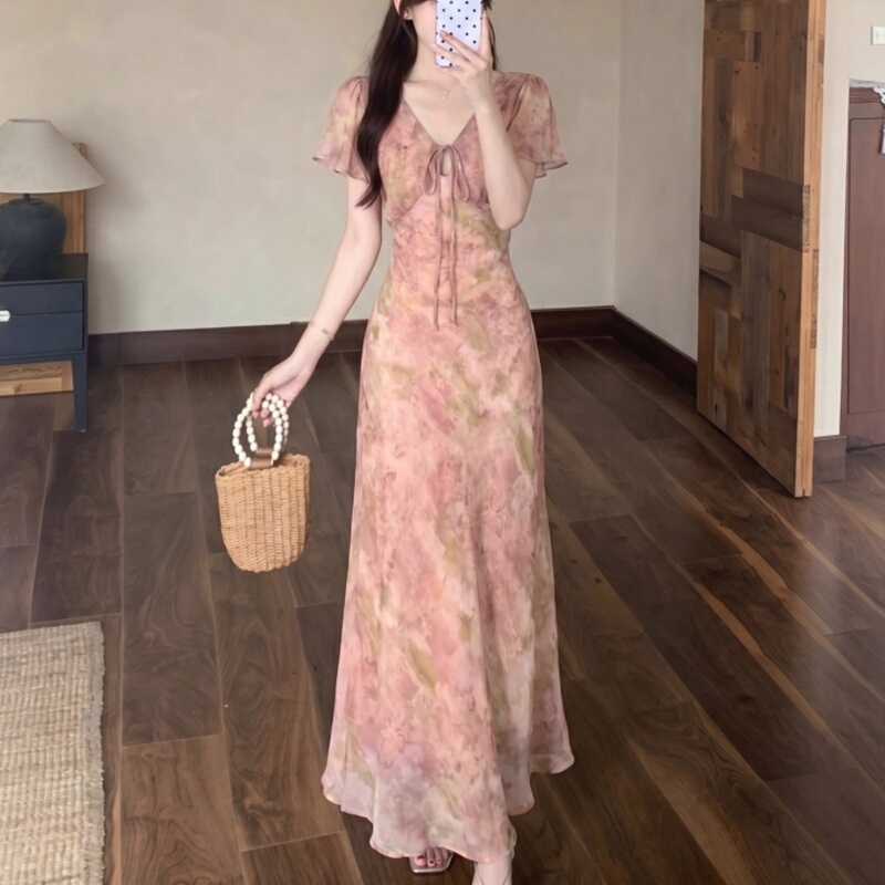 Plus-Size Resort-Style High-End Elegant Waist-Cinching Dress for Summer, Slimming Floral Long Dress for Curvy Women