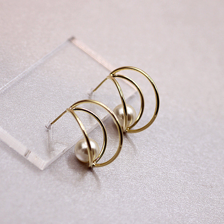 Korean personality high-end European and American ear needles 2020 new trendy earrings female pearl earrings temperament cold wind earrings