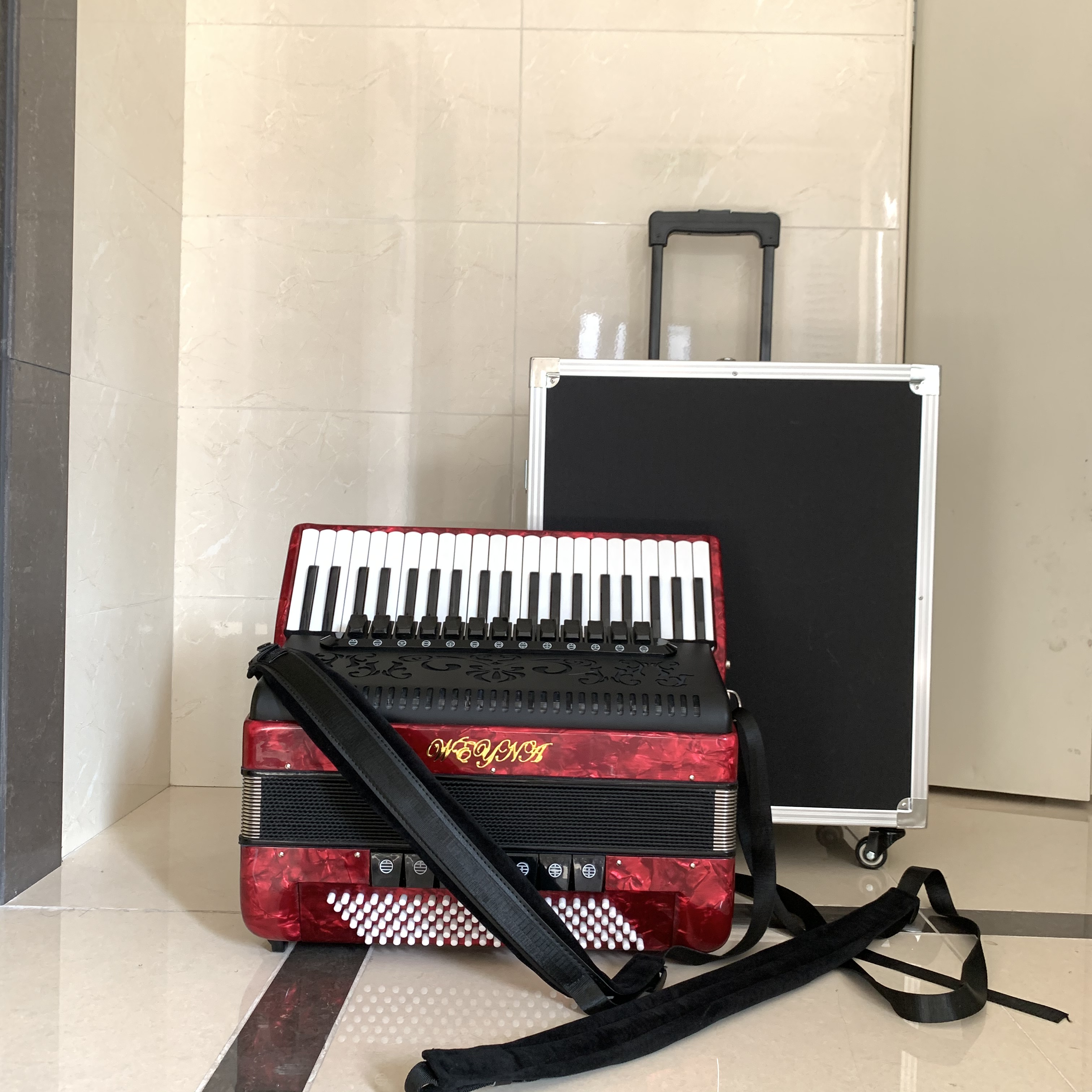 High-end accordion adult professional playing 120 bass four-row spring 96B80B60B48B