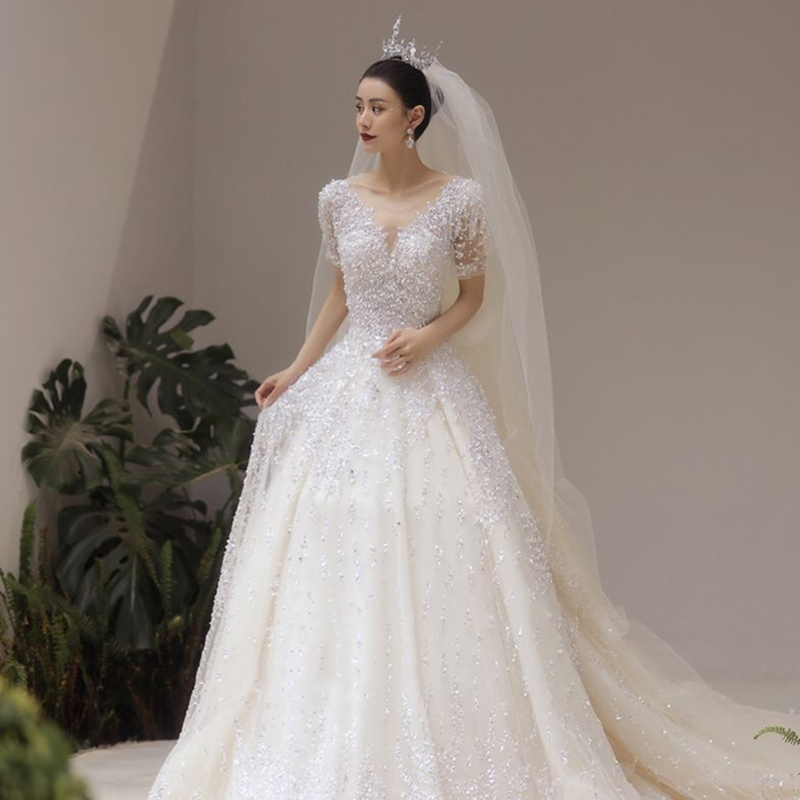 Main wedding dress 2022 new bride temperament V -neck heavy work luxurious high -level texture court wind winter covered arms Main wedding dress 2022 new bride temperament V -neck heavy work luxurious high -level texture court wind winter covered arms