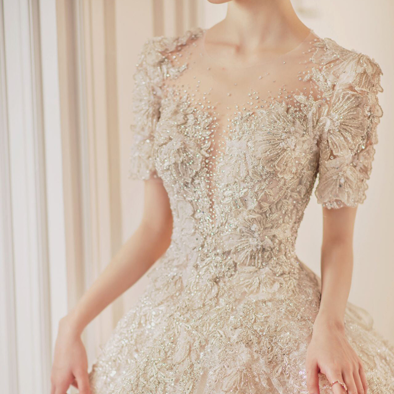 Main wedding dress 2022 new bride luxurious heavy work high -level texture French court style covering rough arms Pregnant women dragging tail Main wedding dress 2022 new bride luxurious heavy work high -level texture French court style covering rough arms Pregnant women dragging tail