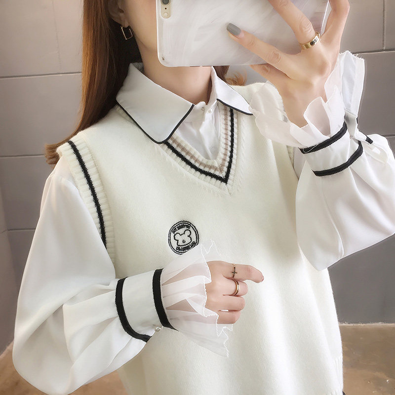 Vest vest jacket early fall 2021 new ladies V-neck sweater spring and autumn college style white knitted horse clip