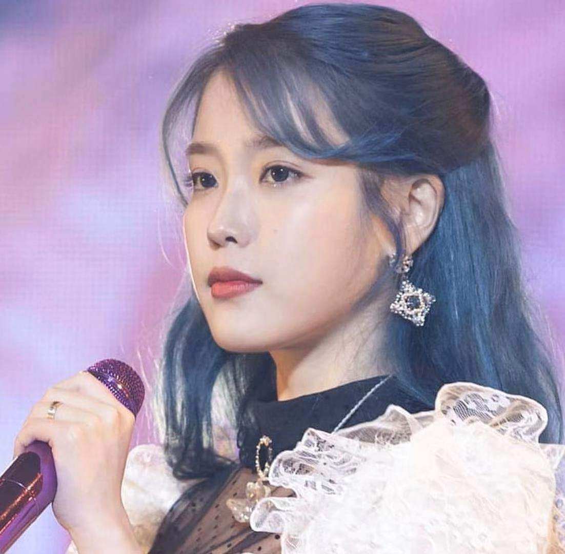 Ministry now South Korean iu Li Zhen Wendy Park's effective and similar diamond crystal earrings purple grey