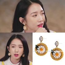 Spot South Koreas light yellow long skirt Rocket girl crossfire straight into 20-year-old Meng Meiqi Chick Earrings