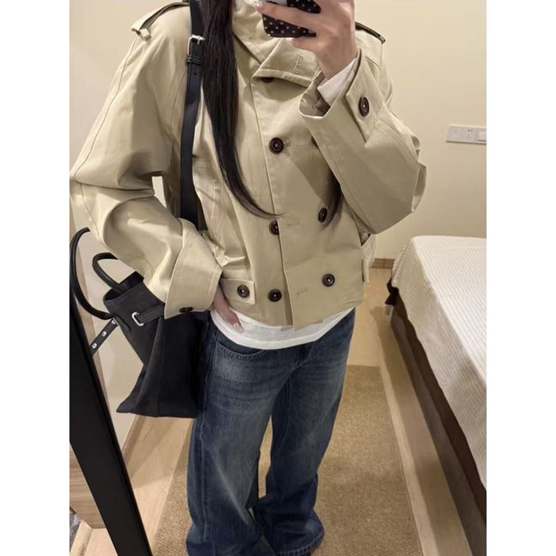 Early Autumn Silhouette Double-Breasted Plaid Short Trench Coat with Pleated Hem for Women, Loose Jacket Top for Petite Figures, Trendy Early Autumn Silhouette Double-Breasted Plaid Short Trench Coat with Pleated Hem for Women, Loose Jacket Top for Petite Figures, Trendy