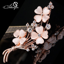 Creative fashion brooch female fashion jewelry corsage banquet Joker jewelry Joker sweater accessories