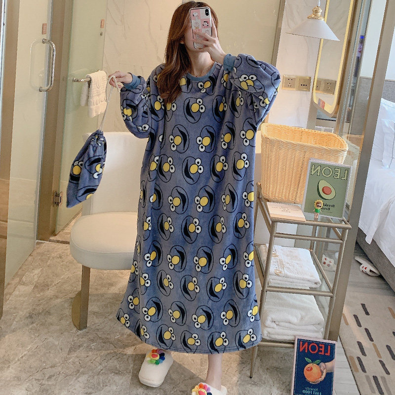 Send a bag night dress women's autumn and winter coral velvet cute Korean version loose flannel pregnant women long version pajamas can be worn outside