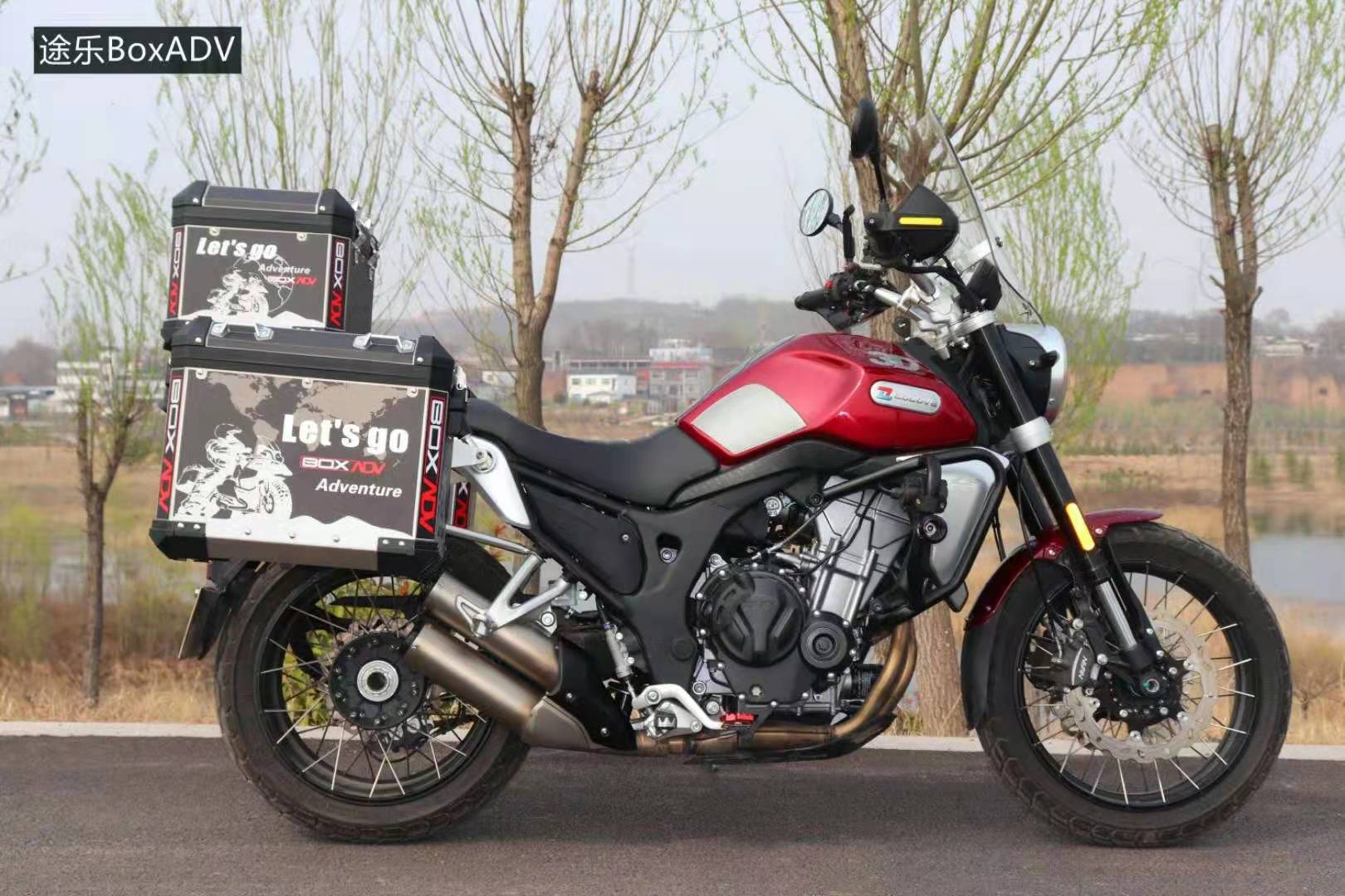 Suitable for Kaiyue 500F motorcycle locomotive aluminum alloy box side box tail box lined with stainless steel bumper guard bar