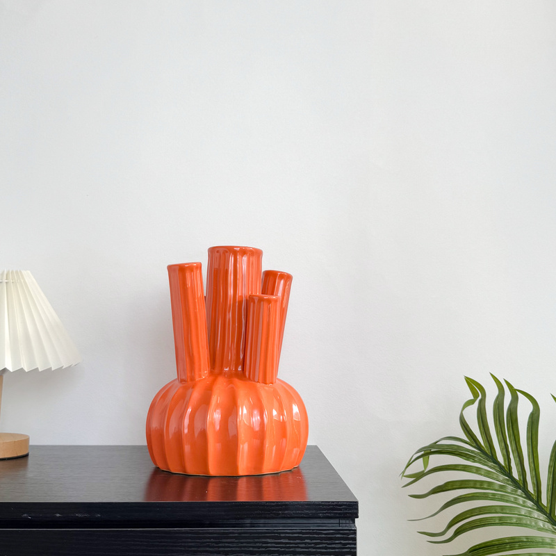 Nordic-Style Art Tulip Ceramic Vase for Hydroponics, Decorative Piece for Living Room, Dining Table, and Entryway