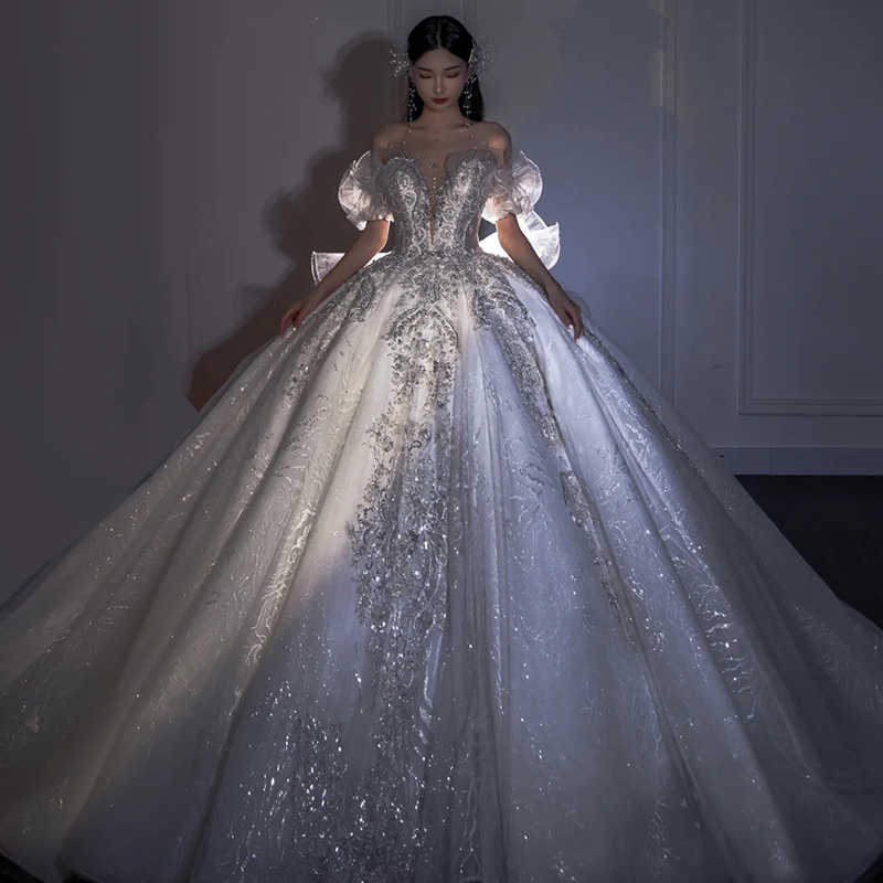 Main light wedding dress 2021 new bride shoulder high texture big tailing court Hepburn style French retro female