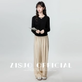 Черный осенний дизайнерский приятный телу короткий лонгслив, V-образный вырез, тренд сезона, по фигуре