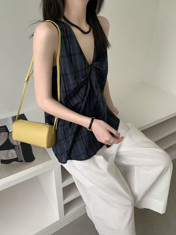 Korean New Fashion Design Niche Sleeveless Plaid Vest with Pleats, Exquisite Slimming Versatile Top for Women