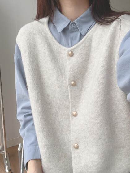 2026 French Gentle Style Small Gold Button Knit Cardigan for Women, Versatile Layering Sweater, Outerwear Vest, Trendy Top