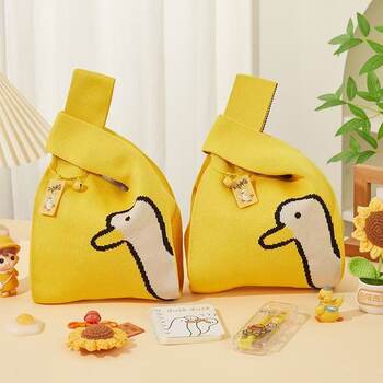Come on, get your hands on the stationery set for the back-to-school season