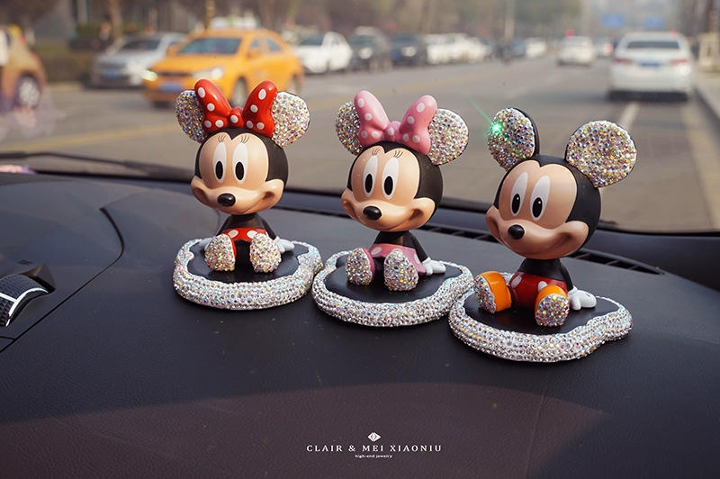 Xe dễ thương cao cấp cá tính sáng tạo kim cương Mickey lắc đầu trang trí xe cung cấp phụ kiện Mickey Mouse xe nữ - Ô tô nội thất Accesseries