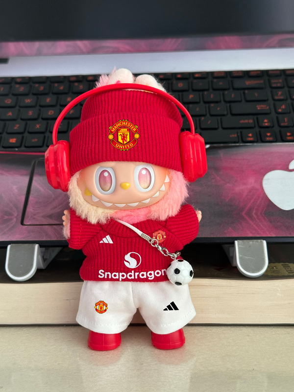 17cm Labubu Clothes 3Rd Generation Beckham Manchester United Jersey Third Generation High-Energy Labubu New Doll Clothes 17cm Labubu Clothes 3Rd Generation Beckham Manchester United Jersey Third Generation High-Energy Labubu New Doll Clothes