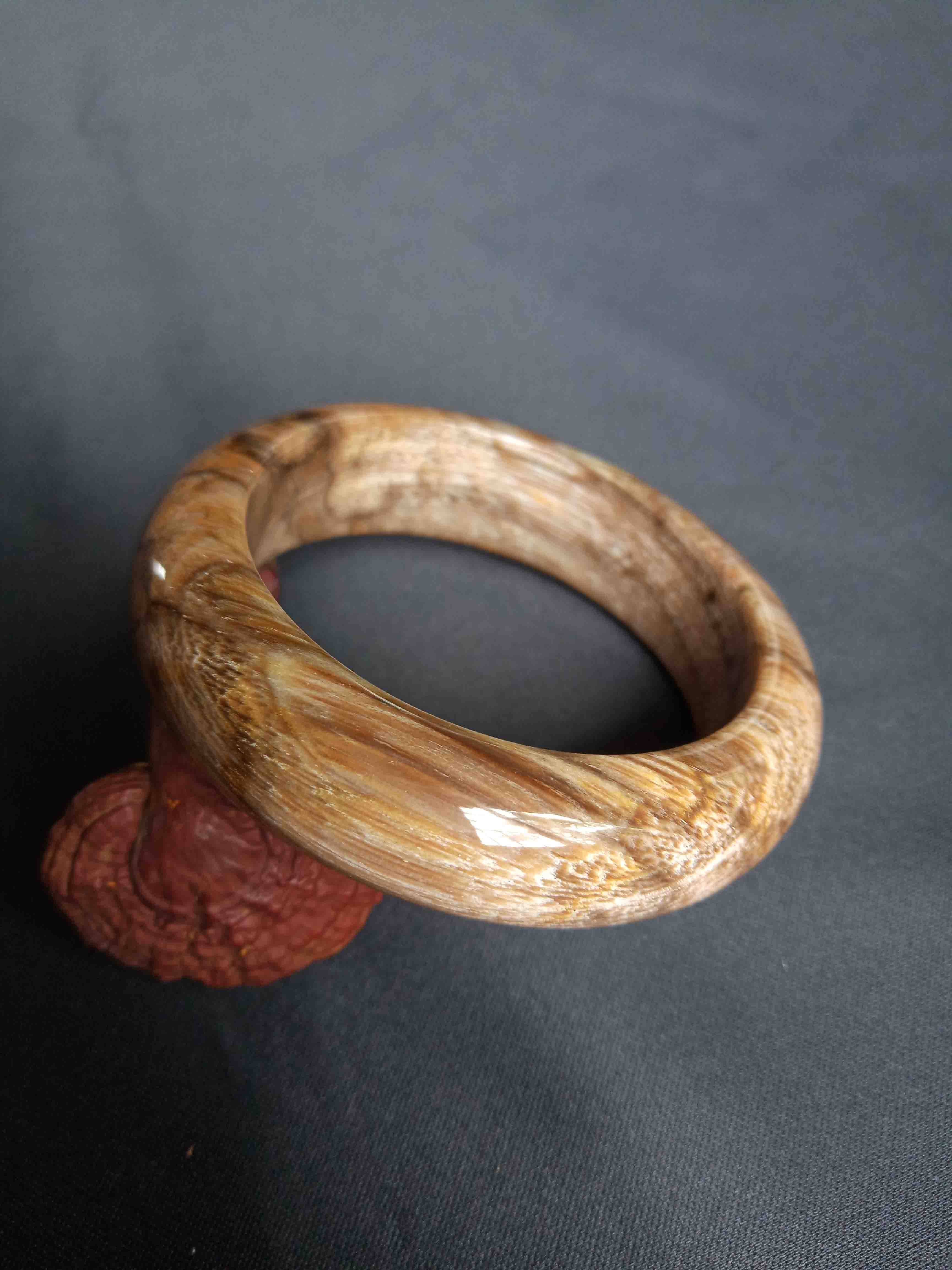 Unique two annual rings of chicken wing wood natural woody jade tree fossil 57 ring mouth bracelet big girl SZ10