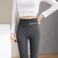 Темно -серой