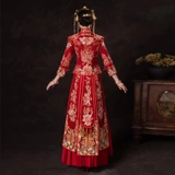 Пять -летний старый магазин пять цветов и кимоно, показывающие невесту невесты невесты невесты невесты невесты невесты, китайское свадебное платье, свадебное платье, поджарив свадебную девушку