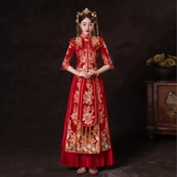 Пять -летний старый магазин пять цветов и кимоно, показывающие невесту невесты невесты невесты невесты невесты невесты, китайское свадебное платье, свадебное платье, поджарив свадебную девушку