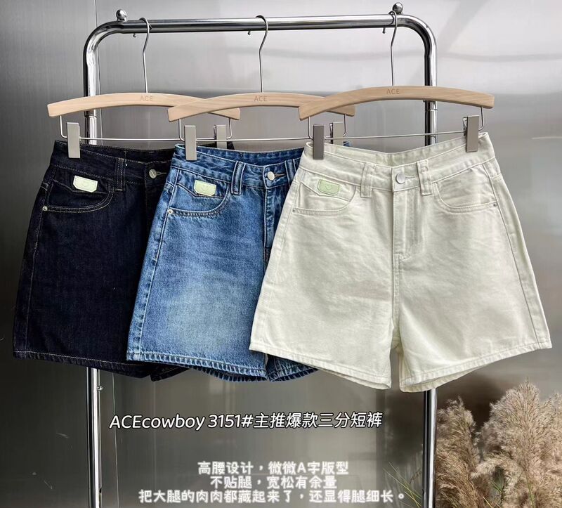 Ace3151 Summer 2026 New Smiley Face Leather Label Casual Versatile High-Waisted Slimming Three-Quarter Denim Shorts for Women