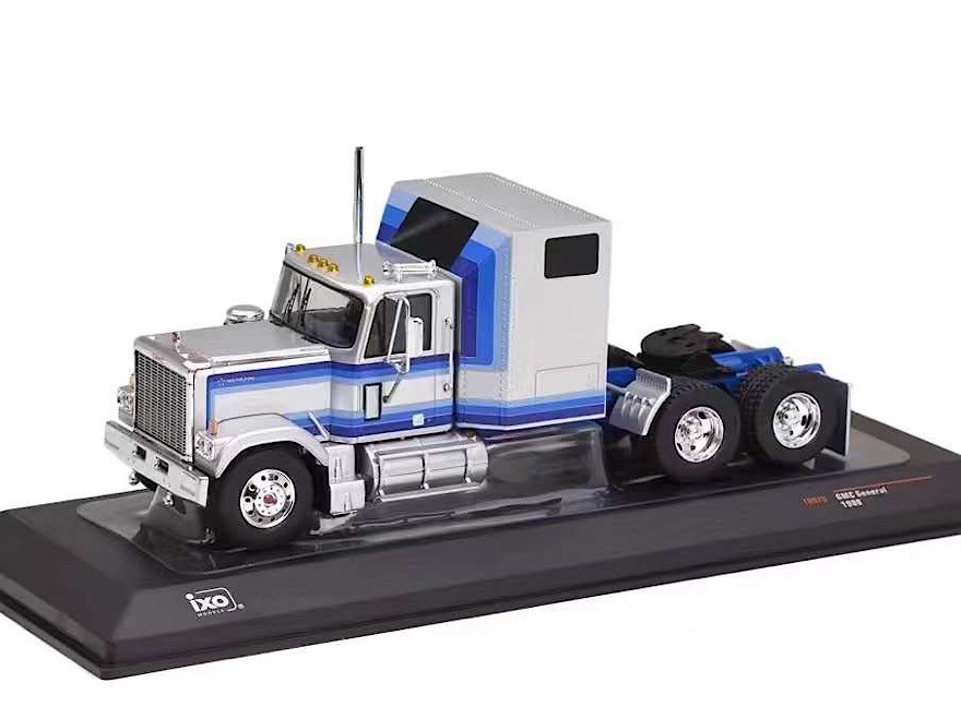 IXO 1/43 - GMC GENERAL - 1980 TR102 4895102333059