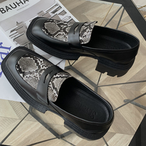 JY Light Cooked Wearing Hitch Black Casual Leather Shoes Man 2021 Autumn Winter New Printed Design Sense Square Head Low Helping Shoes