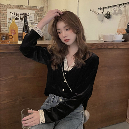 Real price! Korean autumn and winter show thin V-neck lace gold velvet short shirt temperament long sleeve top