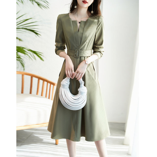 Long-sleeved V-neck dress for women, new autumn slim-fitting skirt, French elegant autumn commuting long skirt