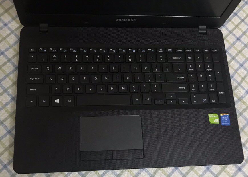 Подержанные ноутбуки 二手samsung/三星300e5k 二手15.6寸游戏手提笔记本电脑i7五代8g