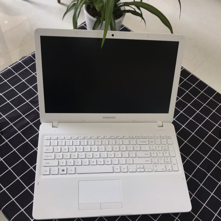 Подержанные ноутбуки 二手samsung/三星300e5k 二手15.6寸游戏手提笔记本电脑i7五代8g