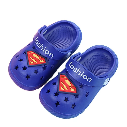 Милые тапочки в стиле Crocs для мальчиков, детские нескользящие мюли, 1-8 лет, закрытый носок, мягкая подошва, подходят для подростков