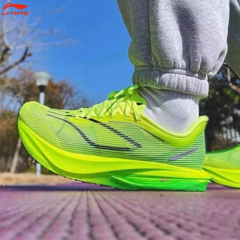 Official Li-Ning Outdoor·Sufei Electric 5C Ultra-Light Carbon Plate Running Shoes Men's 4C Sports Racing Shock-Absorbing Running Shoes for Children Official Li-Ning Outdoor·Sufei Electric 5C Ultra-Light Carbon Plate Running Shoes Men's 4C Sports Racing Shock-Absorbing Running Shoes for Children