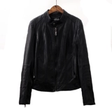 Короткая осенняя полиуретановая куртка, по фигуре, облегающий крой, высокая талия