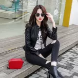 Короткая осенняя полиуретановая куртка, по фигуре, облегающий крой, высокая талия