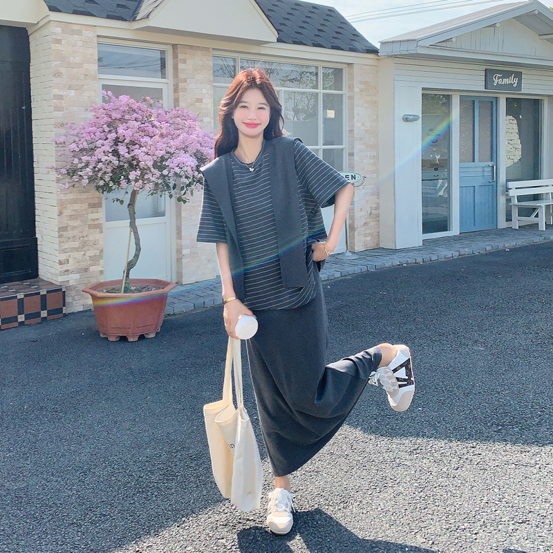 Gray Casual Striped T-Shirt and Skirt Set 2026 New Style Women's Spring and Summer Lazy Style Fashion Two-Piece Skirt Set