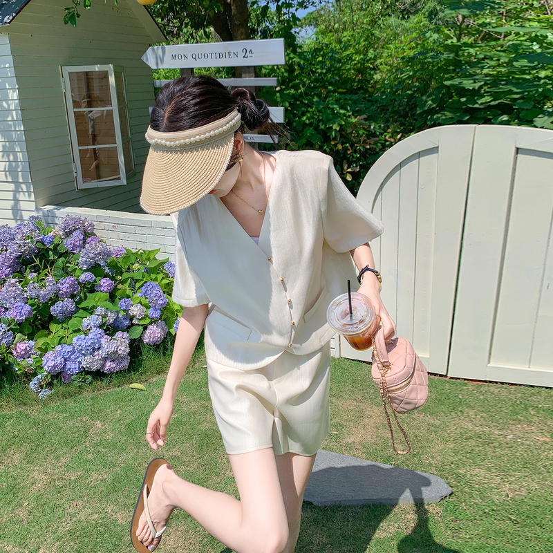 Off-White Color Is Popular This Year, Casual Jacket and Shorts Set, 2026 New Style, Hot-Selling Spring and Summer High-End Two-Piece Set for Women